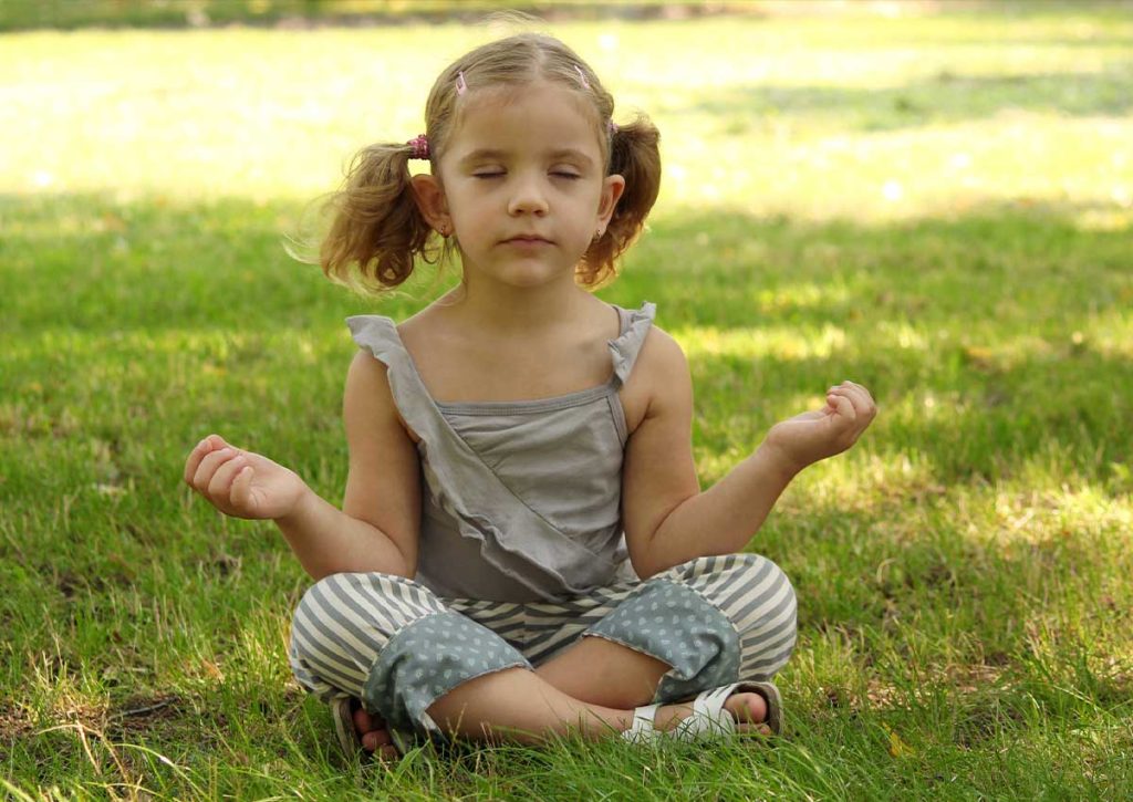 Initiation à la méditation pour les enfants : une méthode douce pour gérer le stress