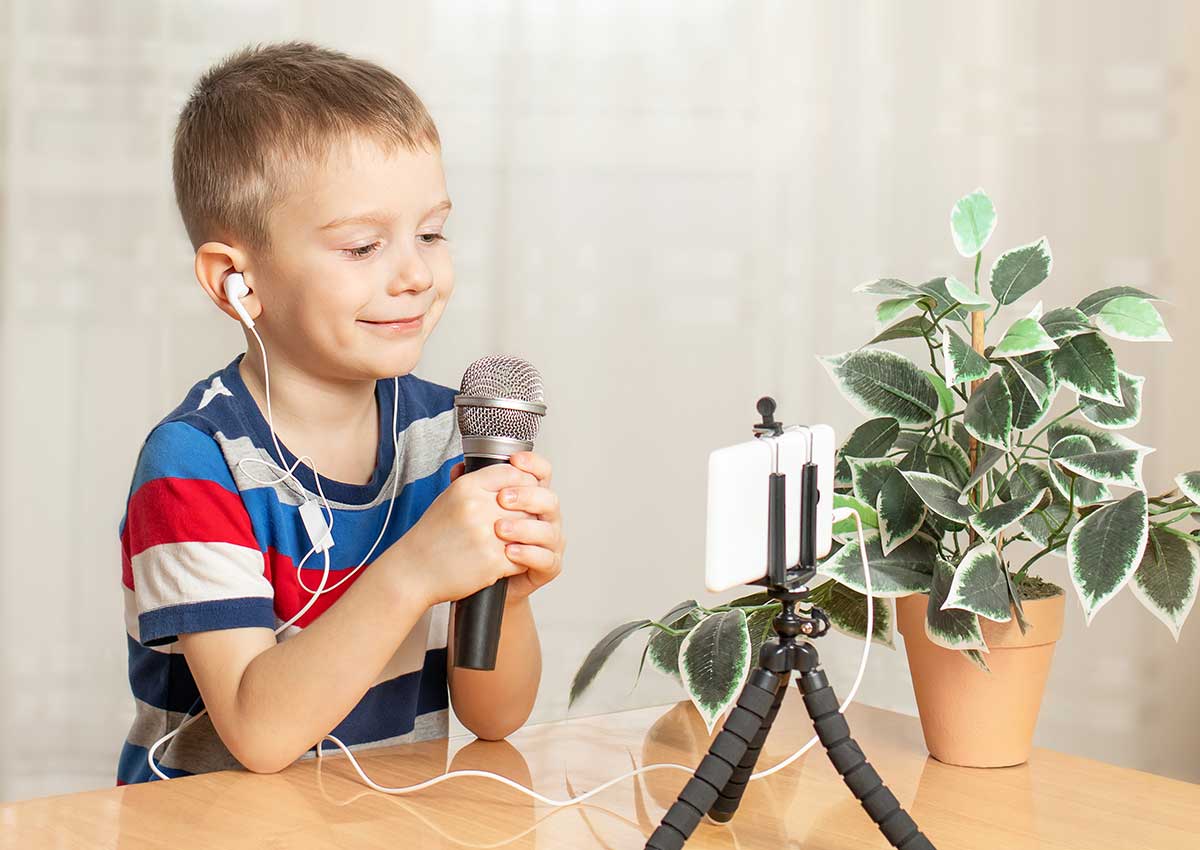 Les podcasts pour enfants : nourrir l’imaginaire et la curiosité des plus jeunes